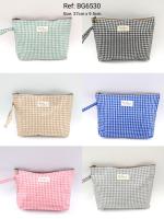 Bagsgarden- Neceser Grande Impermeable Colección Vichy con Diseño Elegante para Viaje, Maquillaje y Cosméticos - details 2