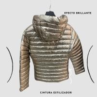 Beachy Abrigo Brillante Corto Ajustado Al Cuerpo Tallaje Normal Estiliza Figura Con Cremalleras Laterales - details 8