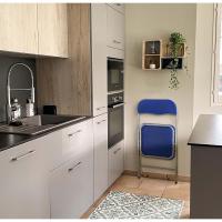 La Bolata - Silla Plegable Azul con Respaldo - Metal y PVC - Comodidad y Estilo - details 2