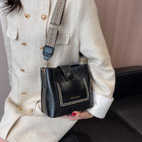 Bolso De Hombro Estilo Bucket Moda Con Correa Ancha Y Ligera Lujo Para Mujer Bolsa De PU Con Lining De Poliéster Forma De Olla Cierre De Cremallera - details 7