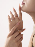 Encanto Anillo de circonia roja y rosa de lujo para mujer, de acero inoxidable, chapado en oro, Simple, para boda, regalo de joyería, resistente al agua
acero inoxidable con circonita cúbica impresionante ovalada clásica de lujo para mujer, joyería - details 0