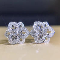 Pendientes De Flor De Lujo Para Mujer Huitan Con Cristal Cubic Zirconia Inlaid Accesorios Estilizados Para Fiesta Joyería De Uso Diario - details 0