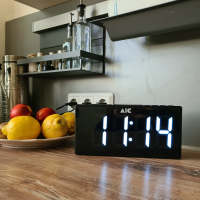 Radio Reloj Despertador Digital Portátil, Radio FM, Pantalla LED Blanca Jumbo, Brillo 5 niveles, Alarma doble con Repetición, Batería de Respaldo, Negro - details 3