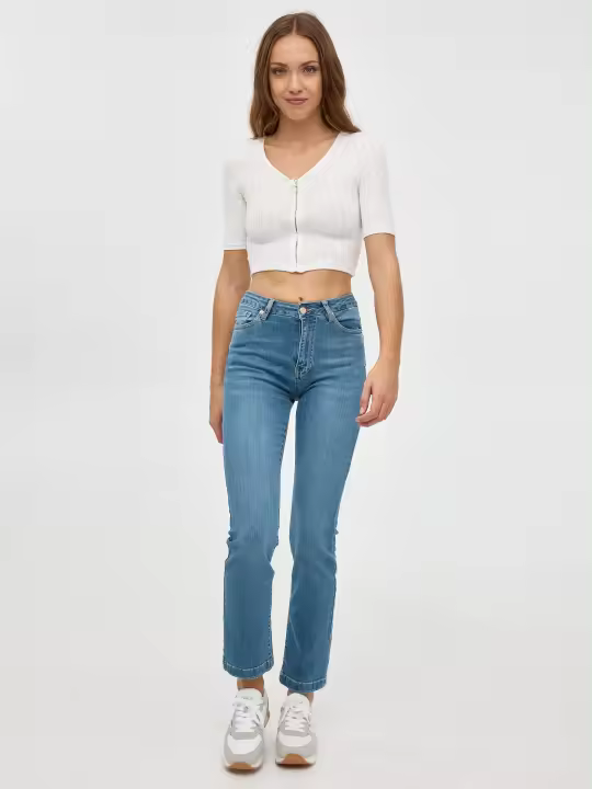Los jeans straight regular de nuestra marca son ideales para los jóvenes modernos que quieren lucir bien en todo momento INSIDE - 1
