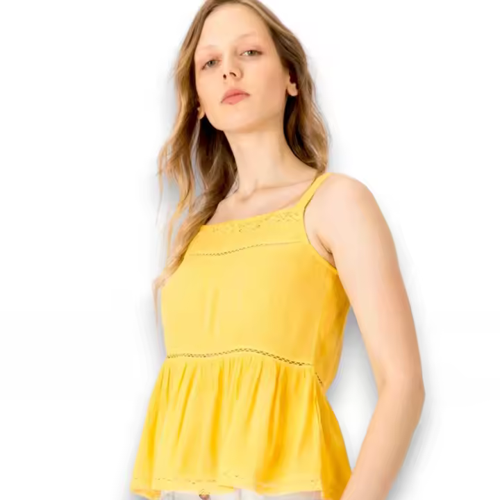 Top de tirantes  Geneve- Tiffosi. Top de tirantes amarillo con botón, tejido viscosa súper fluido y muy suave. - 1