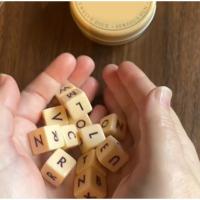 Juego De Solitario De Crisscross Con 12dices Alfabeto Scrabble Juego De Entrenamiento Mental Interactivo Figura De Madera - details 2