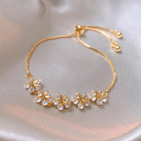 Pulsera De Moda Para Mujeres Con Diamantes Ajustable En Color Oro Con Encanto De Estrella Y Flor Joyería De Boda - details 6