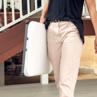 Lifetime - Mesa auxiliar plegable portátil, altura regulable hasta 71 cm,  máx. 136 kg, polietileno de alta densidad, estructura de acero, resistente al agua, a manchas y rayos UV - details 4