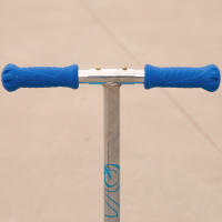 EVO - Patinete 3 ruedas azul, medidas 54x33,5x65,5 cm, peso máximo soportado 20 kg, freno trasero, base y manillar antideslizantes, juguetes niños +2 años, juguetes aire libre, juegos exterior - details 2