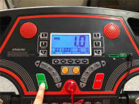 Cinta de Correr 2 HP con Inclinación Automática y Plegable Trébol Advance Roja - details 1