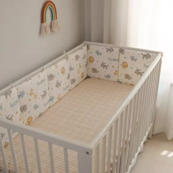 LALA - Ropa de Cama para Cuna de Bebe, ropa de Cama para recien nacidos, Valla anticolisión para Bebe, Algodón, color caquí, León, 30x30x6, Pieza Entra Lavada. - 1