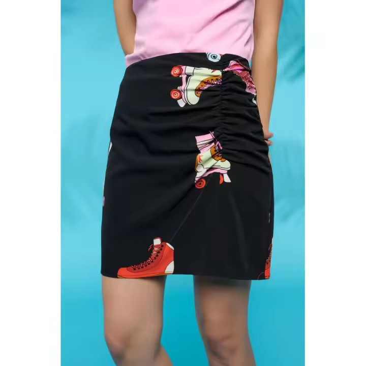 Falda roller de Minueto. La Roller Skirt de Minueto es una falda que combina estilo y funcionalidad:  Tiro medio: favorecedor para diversos tipos de cuerpo. Fruncido lateral: aporta un toque de movimiento y estilo. - 1