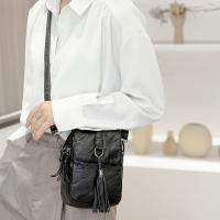 Bolso De Hombro De Cuero PU Con Borla Moda Para Mujer Bolsa Bandolera Casual Con Bolsillo Para Teléfono Móvil - details 8