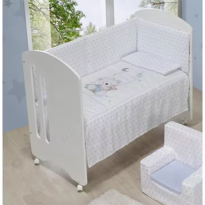 CAMA LOVELY PREMIUM+SET CAMA60X120 (COLCHA+PÁRA-CHOQUES+ALMOFADA)-ALGODÃO-MOD. OSO COLUMPIO-AZUL - 1