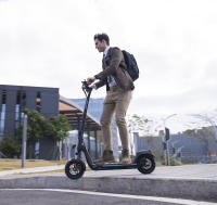 JOYOR C10 Patinete Scooter eléctrico plegable, Motor 500W, Batería 48V 10.4Ah, neumáticos 10", velocidad máxima 45km/h, autonomía 30-40km, carga máxima 120kg, frenos de disco delanteros y traseros, adecuado para desplazamientos urbanos diarios al aire - details 4