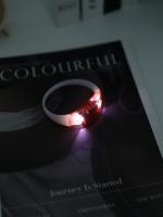 Pulsera LED de silicona para correr y actividades nocturnas – Alta visibilidad en la oscuridad con 3 modos de luz (flash rápido, flash lento y continuo) – Resistente y cómoda – Incluye baterías CR2016 – Ideal para deporte y seguridad vial - Extrastar - details 1