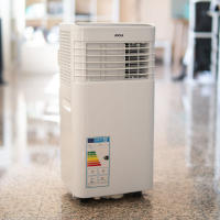 Aire acondicionado portátil Jocca con temporizador de 24 horas, regulador de temperatura y velocidad, tecnología en auto evaporación. Dos modelos con enfriamiento de 7000Btu (785W) y 9000Btu (970W). Incluye kit de instalación en ventana y control remoto - details 1