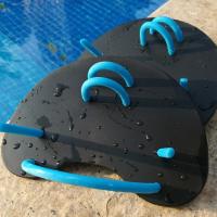 Práctica de natación con membranas de palma, técnicas de natación con media palma, membranas de palma para ayudarle a nadar, equipo de natación con membranas de palma - details 10