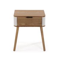 VERSA - Mesita de noche en madera color natural y extremos en color blanco ondulados , con un cajón y unas medidas de 43x33x51 cm   das de - details 4