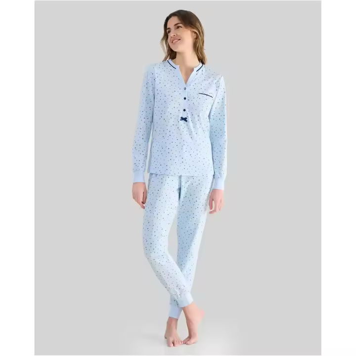 Lohe Pijama Invierno Calidad Mujer. Pijama Largo Invierno Mujer Celeste con Florecitas de Lohe. 251197. Pijama Lohe de mujer, estampado florecitas, escote redondo, abertura de botones, puños elásticos, cómoda manga larga y pantalón largo.  Algodón 100% - 1