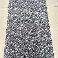 LILI HOME 🖤 Alfombra Vinílica Antideslizante – Diseño Moderno 🏡 Medidas: Ancho de 66 cm y grosor de 1.5 mm. ✨ Dale un toque de elegancia y funcionalidad a tu hogar con esta alfombra versátil y resistente. Tejido técnico vinity, altamente resiste - details 0