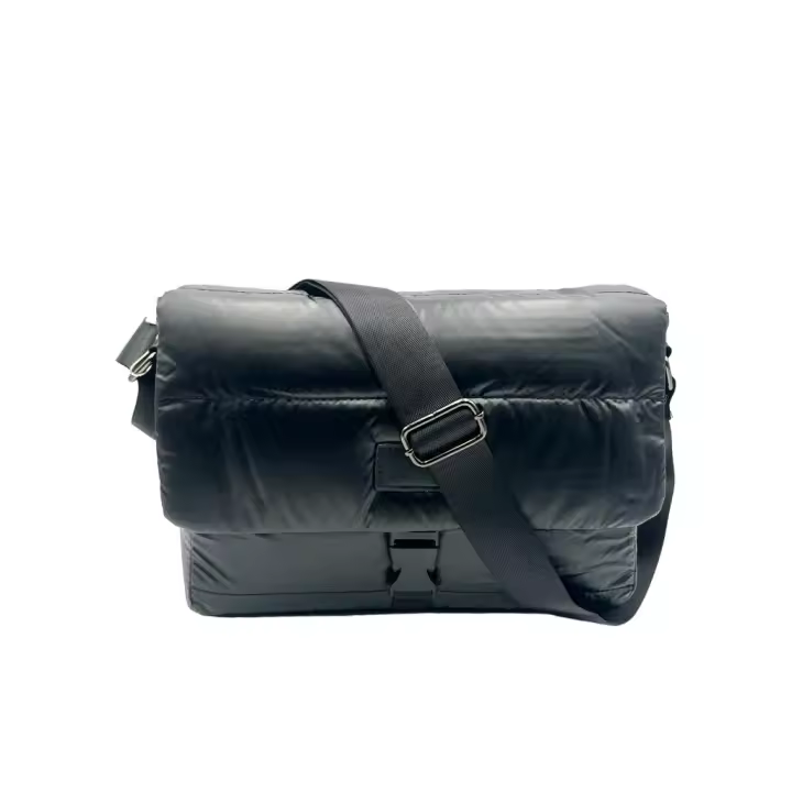 Bolso impermeable - Colección otoño-invierno - Bandolera de mujer acolchado, con solapa. Bandolera regulable, cómodo, sencillo, a la moda - 1