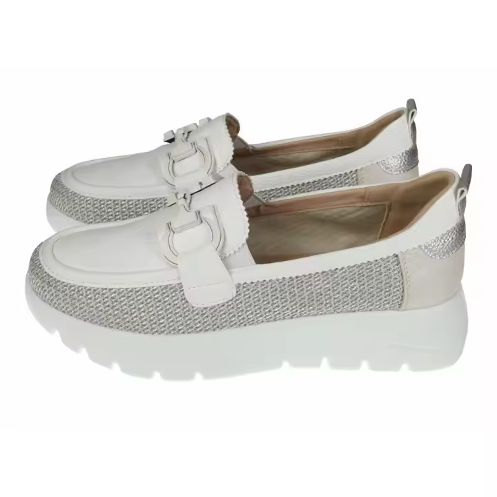 Zapatos Mocasín marca MYSOFT para mujer en color blanco. Mocasines de mujer Mysoft con plataforma y adorno metálico - 1