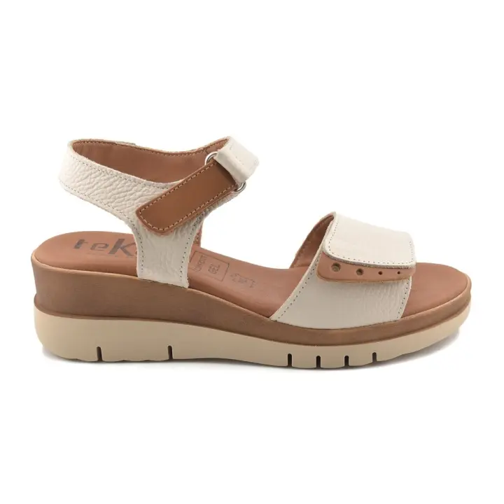 Sandalias de mujer beige de piel con cuña by Tekila Piel Piel Piel rellena de gel - 1