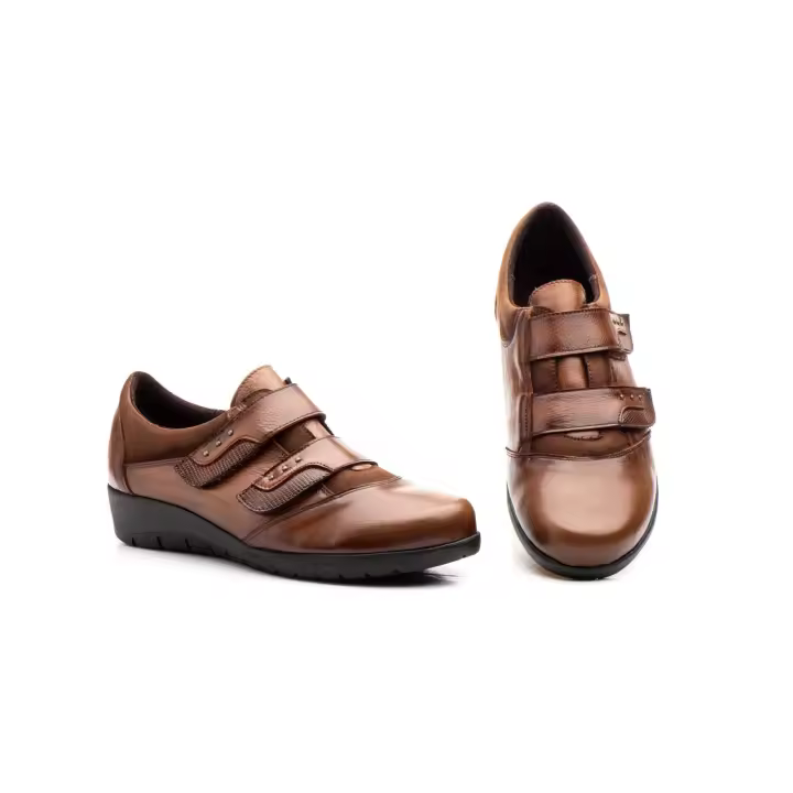 Mº5568 CUERO  Hecho en España Zapatos Mujer PIel CUERO Tipo Velcros Numeración: 35-42 Marca: JAM Color: CUERO Zapatillas deportivas de corte de piel en un delicado tono CUERO, caracterizadas por su diseño minimalista y elegante.EL CIERRE DE VELCRO - 1