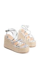 Lyla Wang Sandalias doradas mujer con tiras y plataforma de esparto - details 7