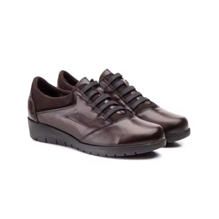 Mº5567 MARRON Hecho en España Zapatos Mujer Piel MARRON Elásticos Numeración: 35-42 Marca: JAM Color:MARRON Zapatado tono MARRON, caracterizadas por su dillas deportivas de corte de piel en un deliciseño minimalista y elegante. Los cordones elásticos - 1