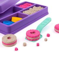 SPIN MASTER - KINETIC SAND - KIT CAJA DE GALLETAS: 227 g de Arena Mágica Rosa y Marrón, 2 Moldes, 1 Herramienta y Caja de Almacenamiento - 6071549 - Kit Manualidades niños - Juguetes Niños 3 Años + - details 3