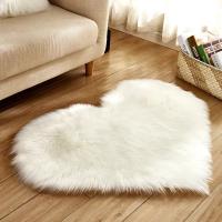Alfombra De Pelo Falso De Lana Corazón Pequeño Tamaño 30x40cm Para Sofa Y Sala De Estar Decorativa Tapete De Piso Para Dormitorio - details 1