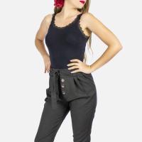 Pantalón de mujer negro con botones delanteros, adorno con lazo, bolsillos laterales y doble pinza, Le Côté Chic - details 0
