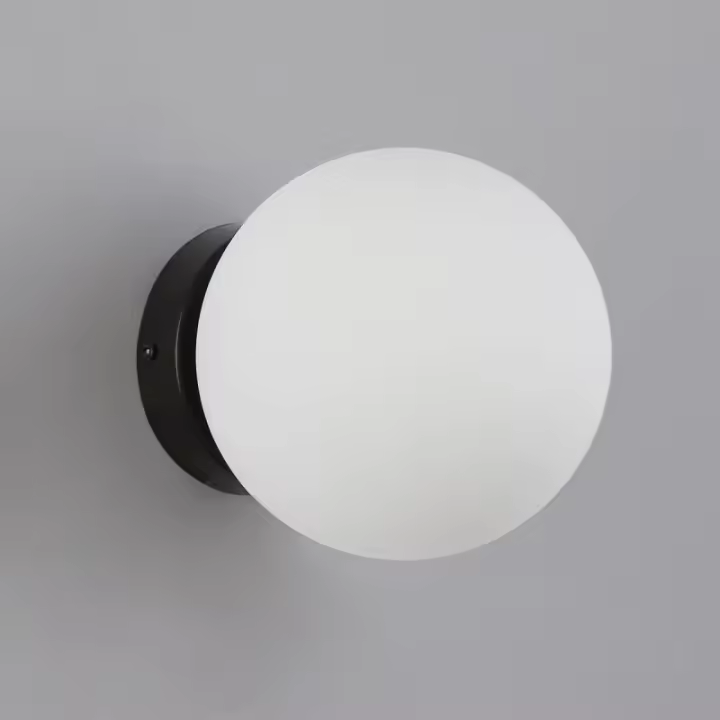 ALPINALUZ Aplique de Pared y Lámpara de Techo Bola Ø150 mm Cristal Opal E27 IP44  para Baños y Exteriores Cubiertos - 1