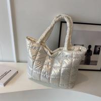 Bolso De Hombro Para Mujer De Invierno De Alta Calidad Tamaño Grande Con Plumas Abrazadera De Moda Bolsa De Brazo Desechable Satchel De Poliéster Con Cierre De Cremallera - details 0