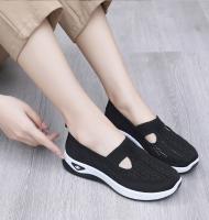 2025 new sports style women's shoes, women's breathable warp knitted women's shoes, lace-up sports shoes Summer breathable soft sole middle-aged and elderly mother shoes - details 8
