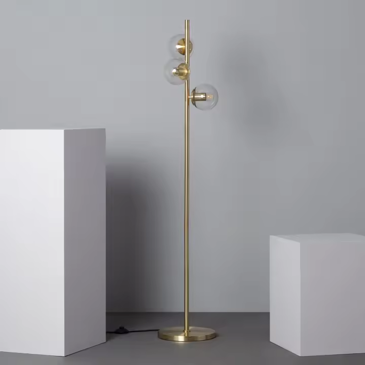 Ledkia Lámpara de Pie Otos de Metal y Cristal 3 Focos Dorado - 1