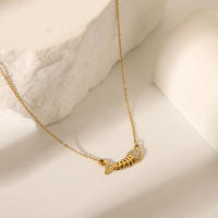 Encanto Collar con colgante de hueso de pescado personalizado chapado en oro para mujer, moda Ins, diseño de nicho, conjunto de diamantes metal de hueso de pescado dulce de acero inoxidable a la moda, cadena de clavícula de circón irregular simple salvaje - details 1