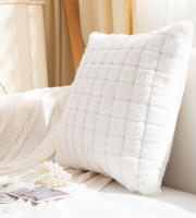 Cojín Decorativo de Pelo Corto de Conejo con Diseño de Cuadros - 7 Colores Suaves | Tamaño 45x45 cm | Ultra Suave y Perfecto para Sofá/Cama/Oficina - details 1