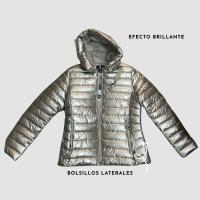 Beachy Abrigo Brillante Corto Ajustado Al Cuerpo Tallaje Normal Estiliza Figura Con Cremalleras Laterales - details 16