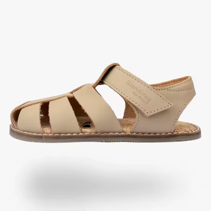 Sandalia respetuosa barefoot Blanditos By Crios Saona Arena infantil.Suela de 3,5 mm, cero drop, muy flexible y antideslizante. Cuentan con una puntera ancha y reforzada que permite el libre movimiento de los dedos. - 1