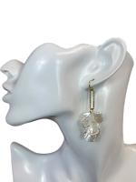 Everlyx - Pendientes flor colgante perlada - Colección Exclusiva Lolilota - Mujer - Acero Inoxidable - details 1