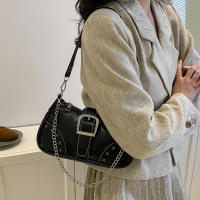 Bolso De Hombro Para Mujer Moda Con Adorno De Cadena Estilo Cool Negro Bolso De Axila De Motociclista Calidad Superior Para Damas Y Niñas - details 8