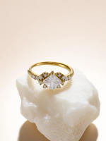 Encanto Anillo de diamante completo de circonita cuadrada superllamativas de lujo con luz de viento europea y americana, anillo ajustable con personalidad simple para mujer - details 9