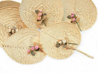 Lote de 12 abanicos de rafia decorados regalos para invitadas de boda comuniones bautizos aniversarios - Detalles de boda y regalos de celebración para eventos - details 0