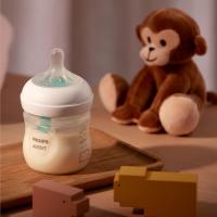 Philips Avent Set Pack 4 Biberones con Sistema AirFree (2 Biberones 125ml + 2 Biberones 260ml), Regalo para Recién Nacidos, Enganche Natural, sin BPA, Reduce los Cólicos, Chupete Ultra Soft y Escobilla, de 0-12 Meses - details 0