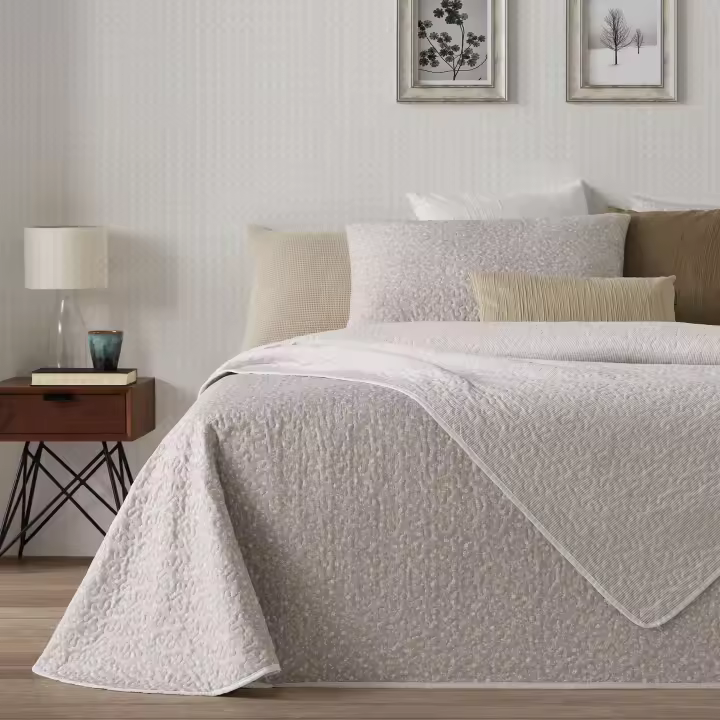 Manterol - Colcha bouti reversible estampado florecillas y rayas rosa, beige y gris. Cubrecama ideal para primavera, verano y entretiempo. Colcha fina, extra suave y ligera. - 1