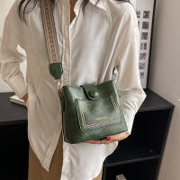 Bolso De Hombro Estilo Bucket Moda Con Correa Ancha Y Ligera Lujo Para Mujer Bolsa De PU Con Lining De Poliéster Forma De Olla Cierre De Cremallera - details 5