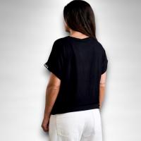 Camiseta Básica Negra Anabel Lee - "Actitud +" Bordado en Manga - details 2